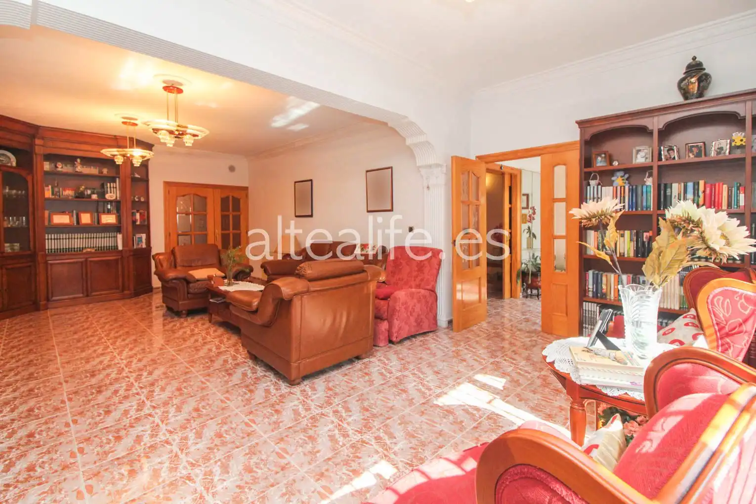 Sala de estar de Casa o chalet en venta en L'Alfàs del Pi con Aire acondicionado, Calefacción y Jardín privado