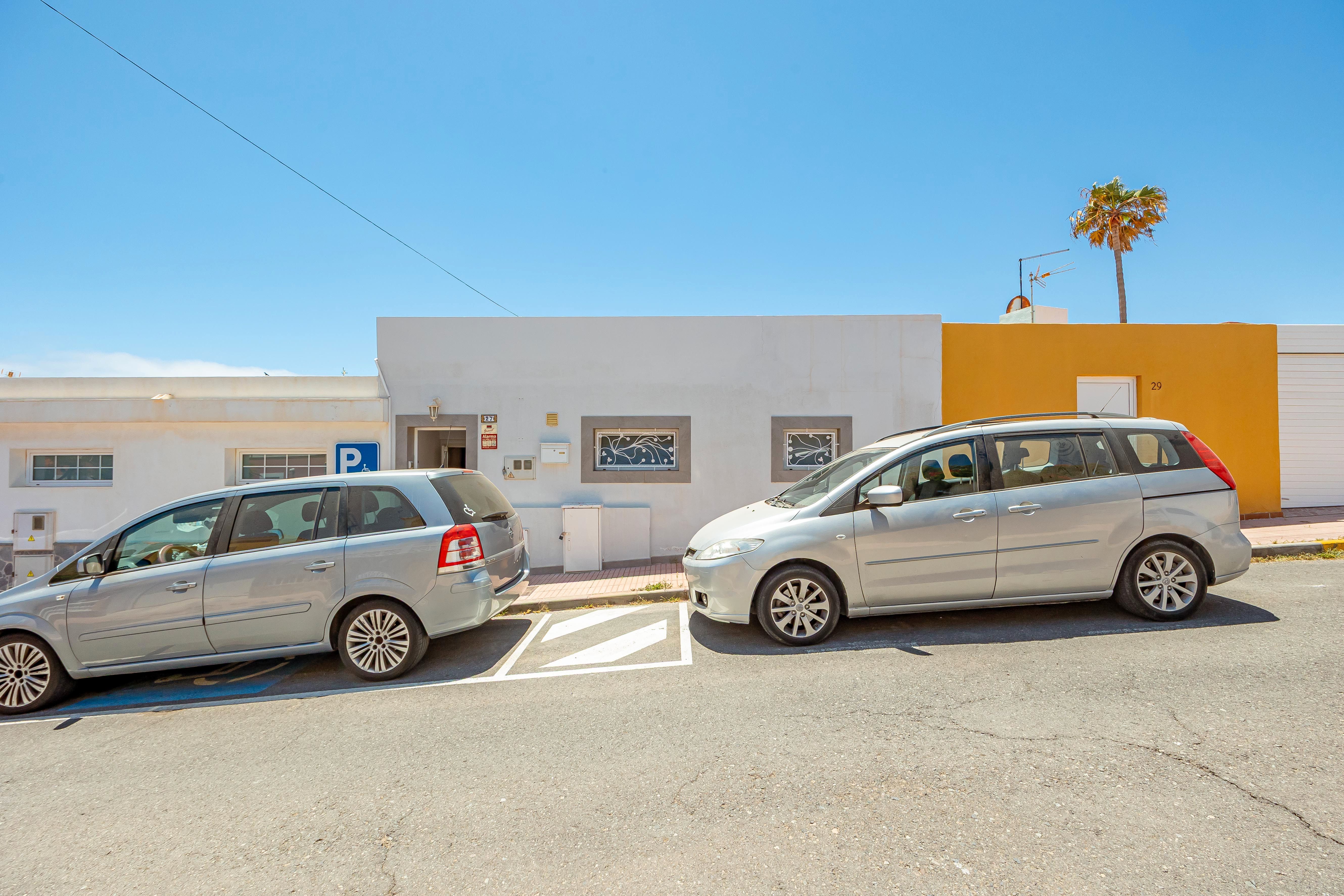 Aparcament de Casa o xalet en venda en Telde amb Terrassa i Piscina
