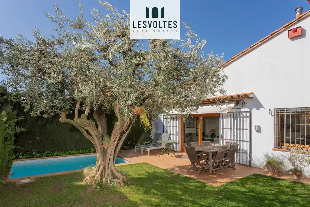 Vista exterior de Casa o chalet en venta en La Bisbal d'Empordà con Aire acondicionado, Calefacción y Jardín privado