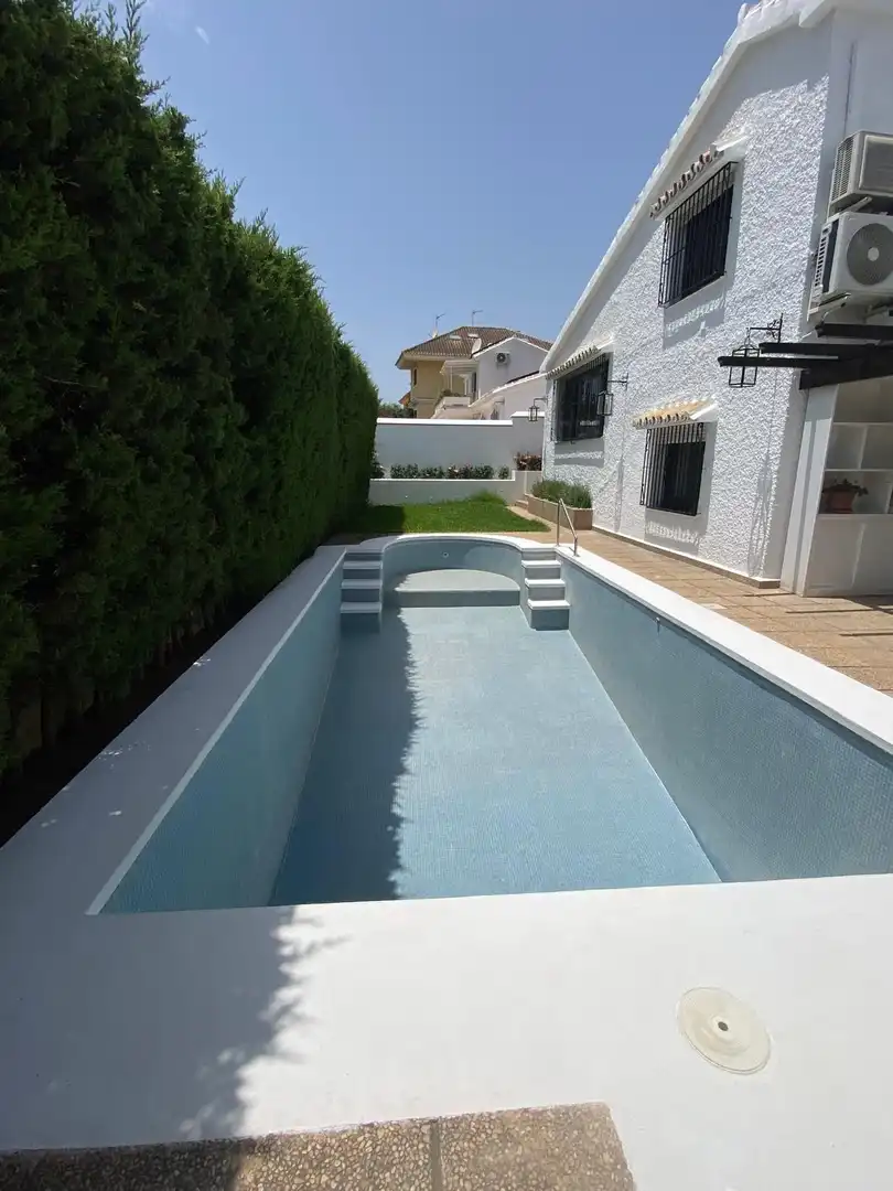 Piscina de Casa o chalet en venta en Fuengirola con Aire acondicionado, Jardín privado y Trastero