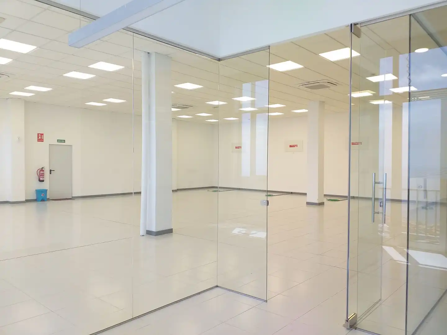 Office for rent in Acorán