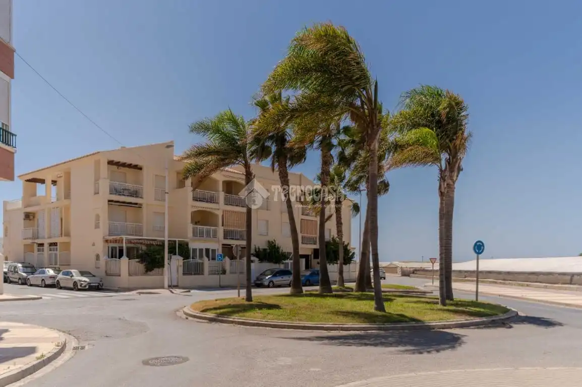 Vista exterior de Piso en venta en La Zubia con Terraza