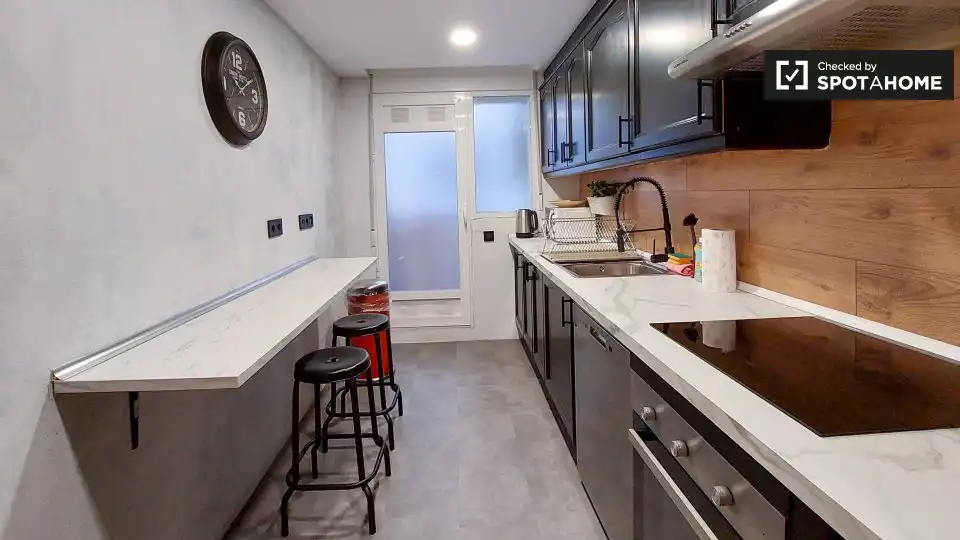 Habitació a Penya - Roja - Avda. Francia