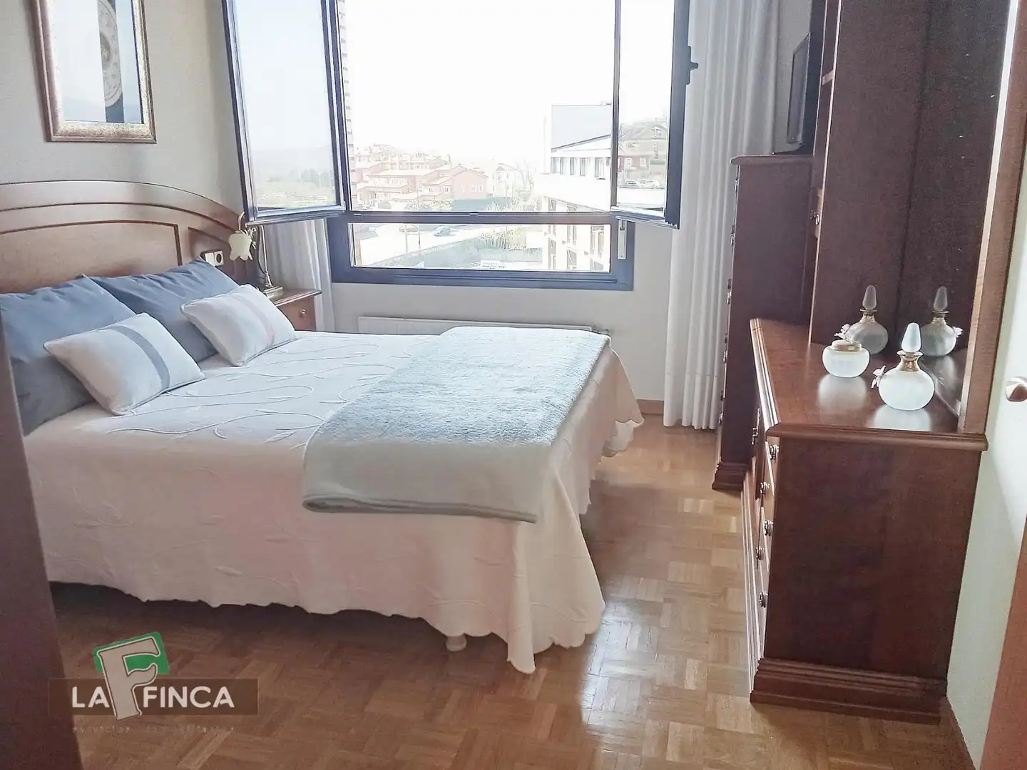 Habitación de Dúplex en venta en Oviedo  con Calefacción, Parquet y Trastero