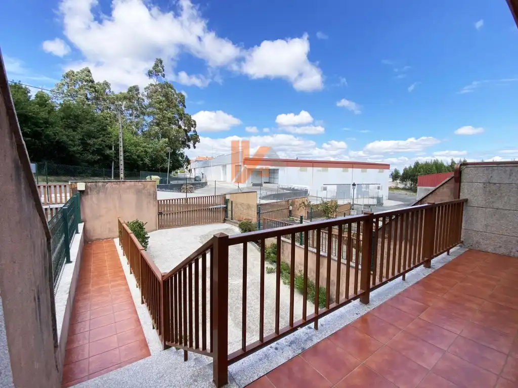 Terrace of Houses for sale in Teo