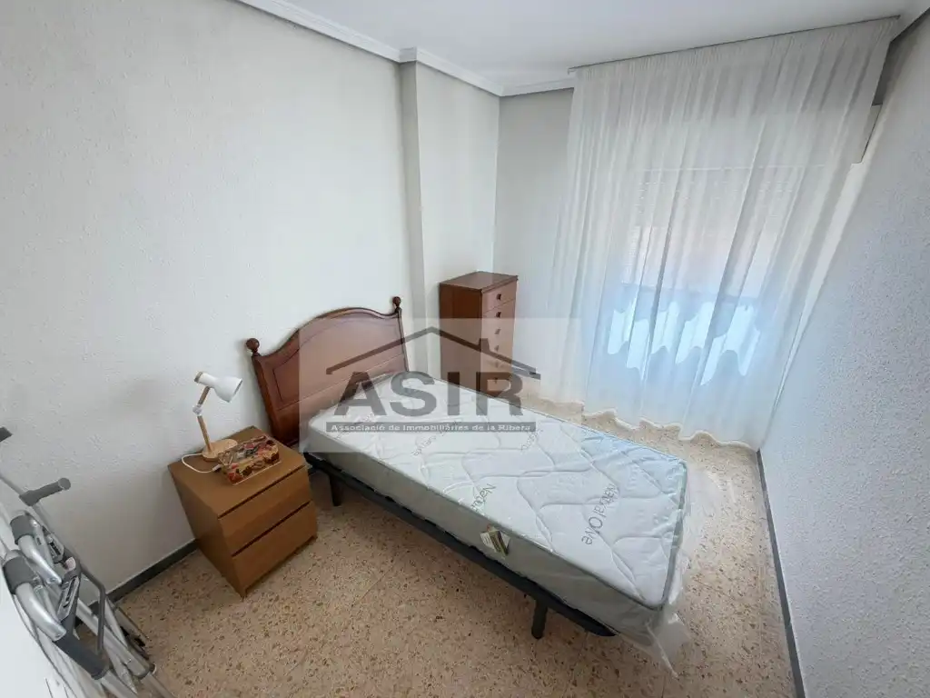 Habitación de Piso de alquiler en Alzira con Balcón