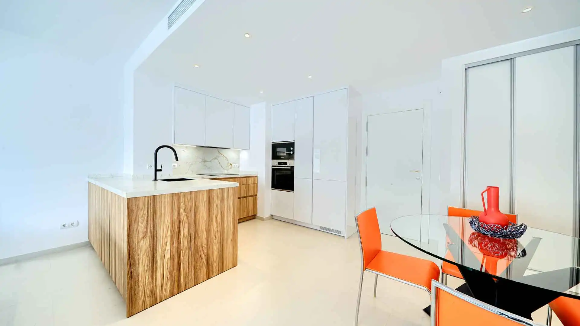 Cocina de Ático en venta en Marbella con Aire acondicionado, Terraza y Piscina
