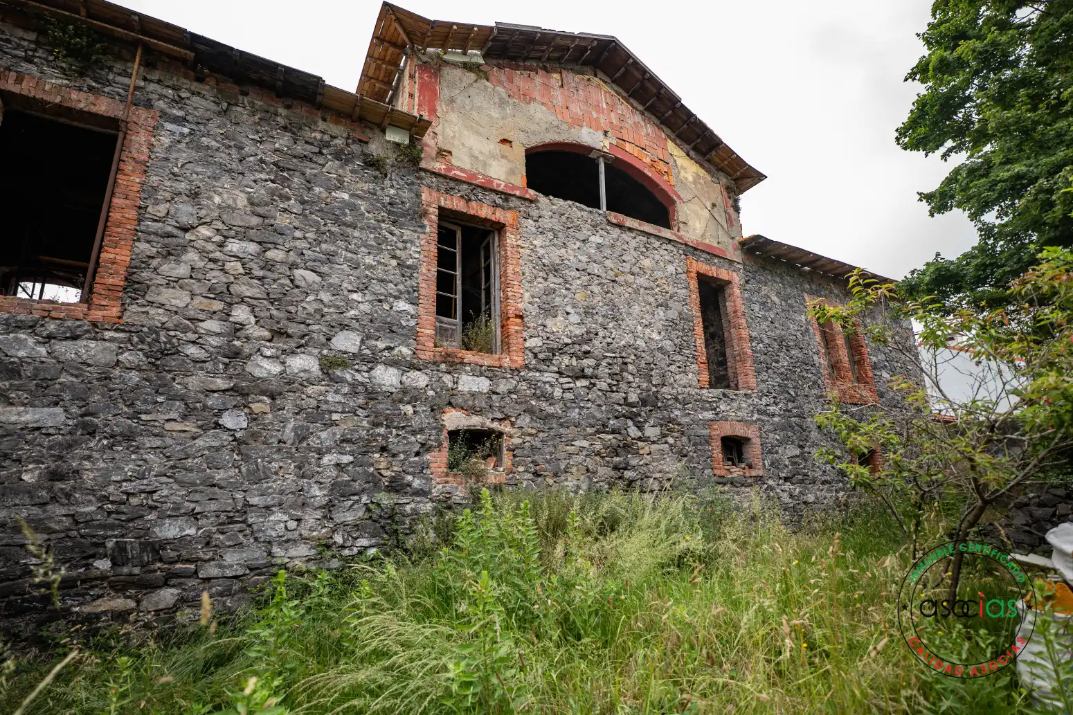 Vista exterior de Edificio en venta en Soto del Barco