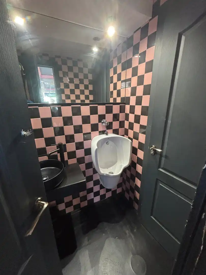 Baño de Local en traspaso en Madrid con Aire acondicionado y Terraza