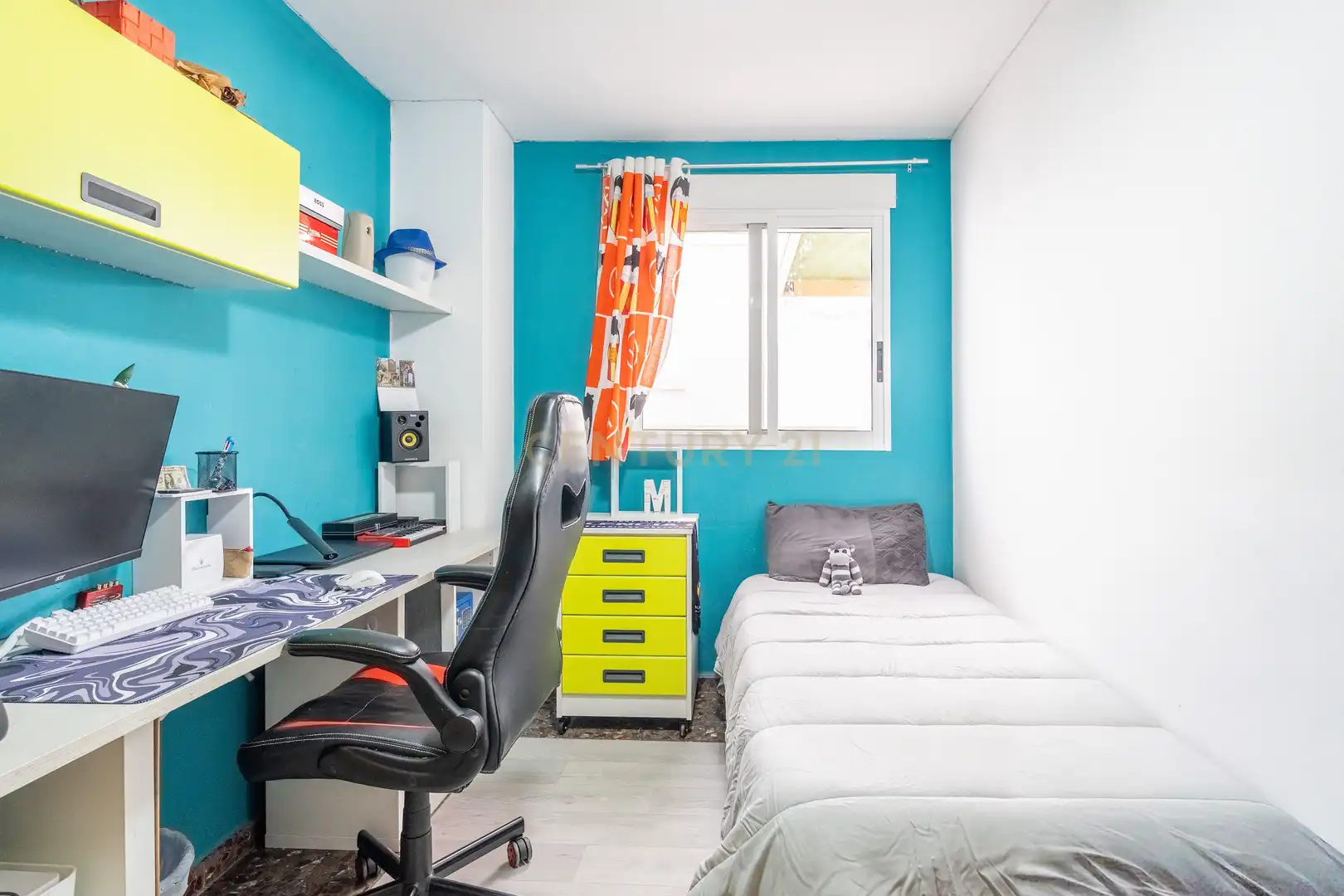 Dormitori de Apartament en venda en Paterna amb Aire condicionat i Balcó