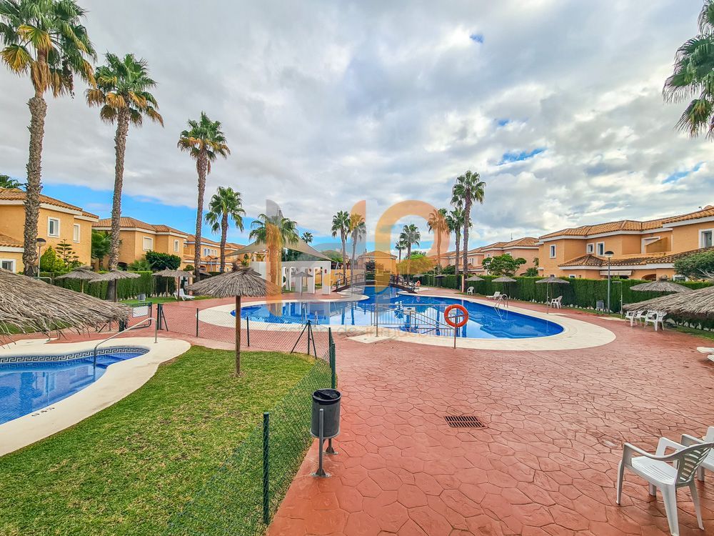 Vista exterior de Apartament de lloguer en Vera amb Aire condicionat, Terrassa i Piscina comunitària