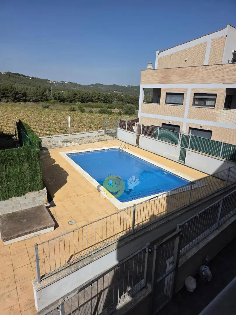 Schwimmbecken von Wohnung zum Verkauf in Calafell mit Klimaanlage, Heizung und Privatgarten