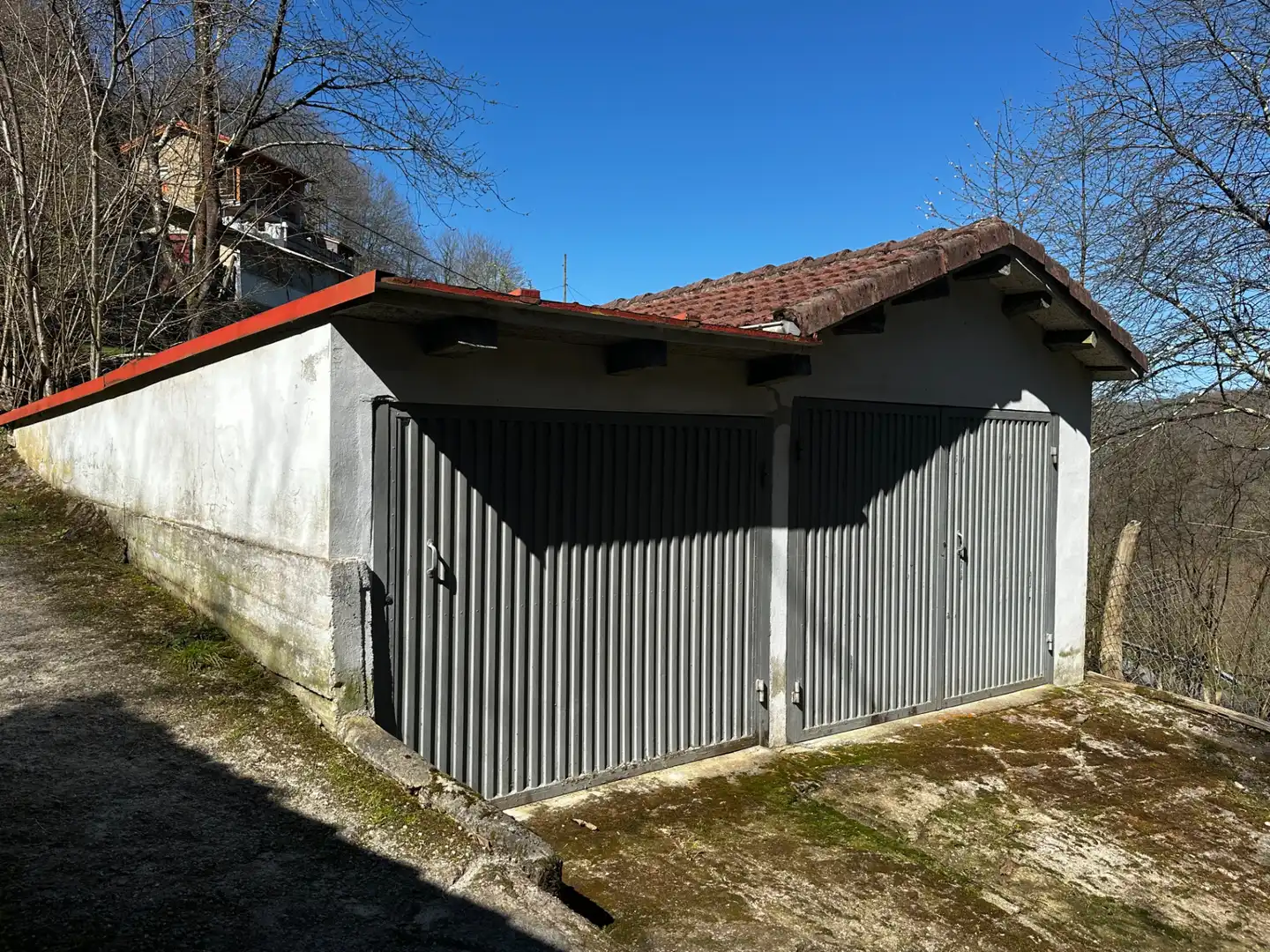 Vista exterior de Casa o chalet en venta en San Martín del Rey Aurelio con Jardín privado, Amueblado y Balcón