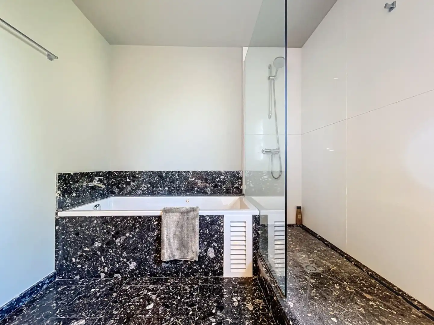 Bathroom of Houses for sale in L'Alfàs del Pi  with Air Conditioner, Heating and Private garden