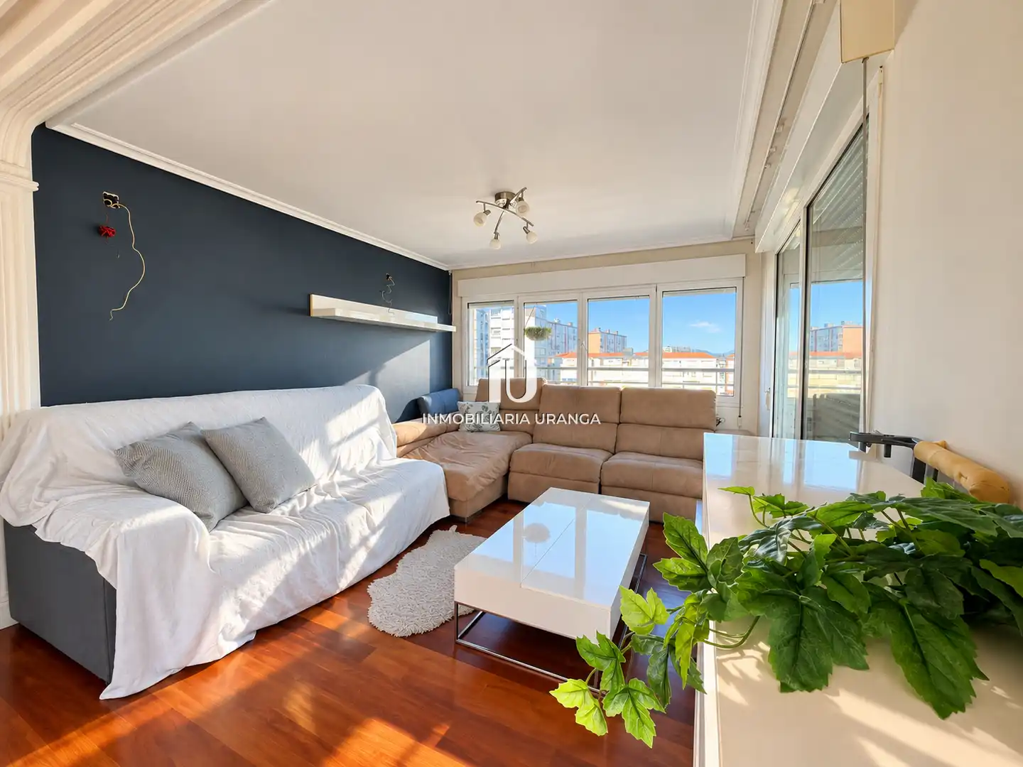 Living room of Flat for sale in Zona Playa