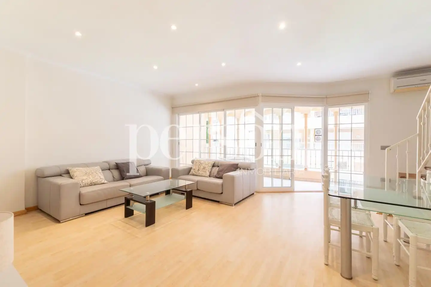 Sala d'estar de Dúplex de lloguer en Sagunto / Sagunt amb Aire condicionat, Terrassa i Moblat