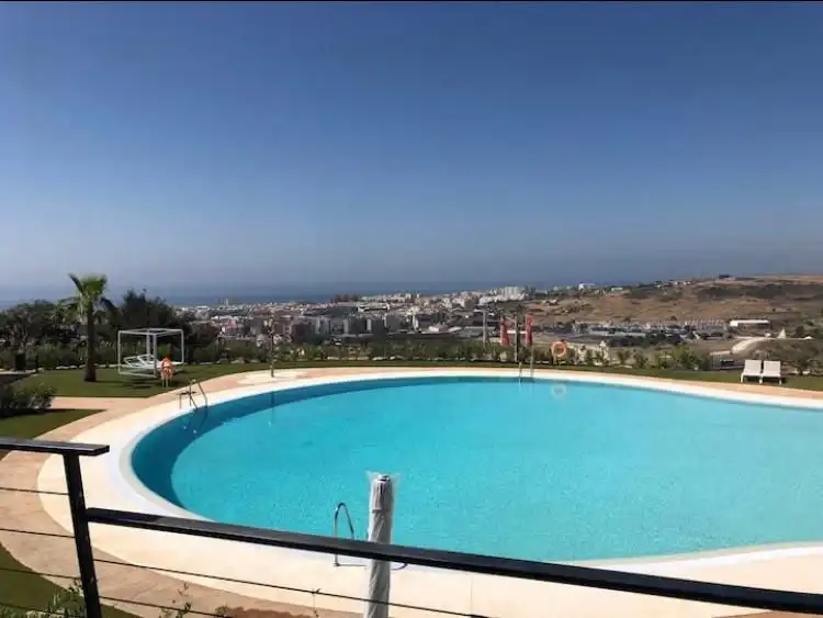 Piscina de Pis de lloguer en Estepona amb Aire condicionat, Terrassa i Rentadora