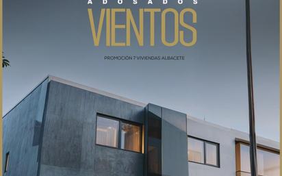 Vista exterior de Casa adosada en venda en  Albacete Capital amb Calefacció i Piscina