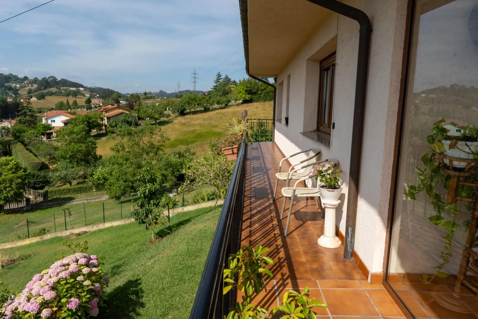 Terrassa de Casa o xalet en venda en Gijón  amb Calefacció, Jardí privat i Terrassa