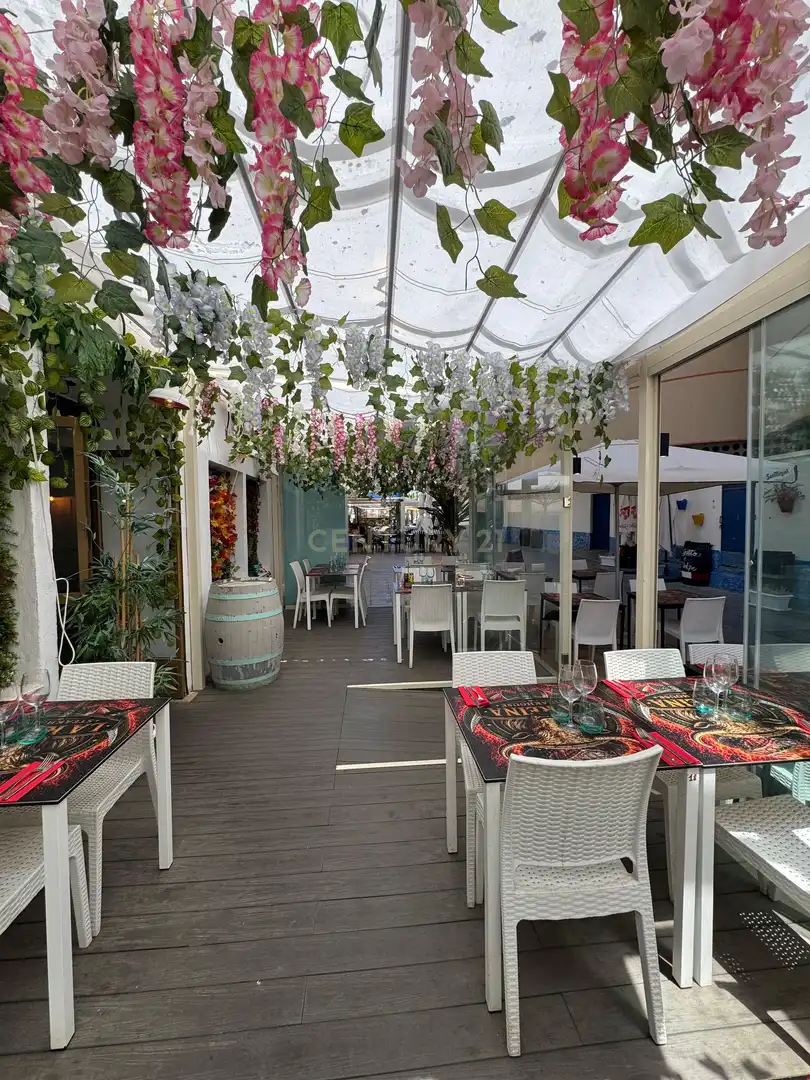 Terraza de Local en traspaso en Fuengirola con Aire acondicionado