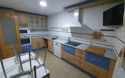 Kitchen of Single-family semi-detached for sale in Villamanta  with Air Conditioner, Heating and Terrace