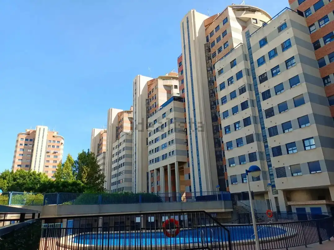 Exterior view of Flat for rent in Valencia  with Air Conditioner, Oven and Microwave