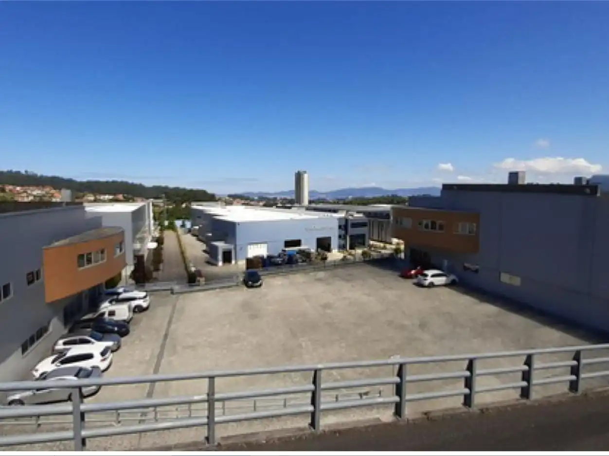 Vista exterior de Nave industrial en venta en Vigo 
