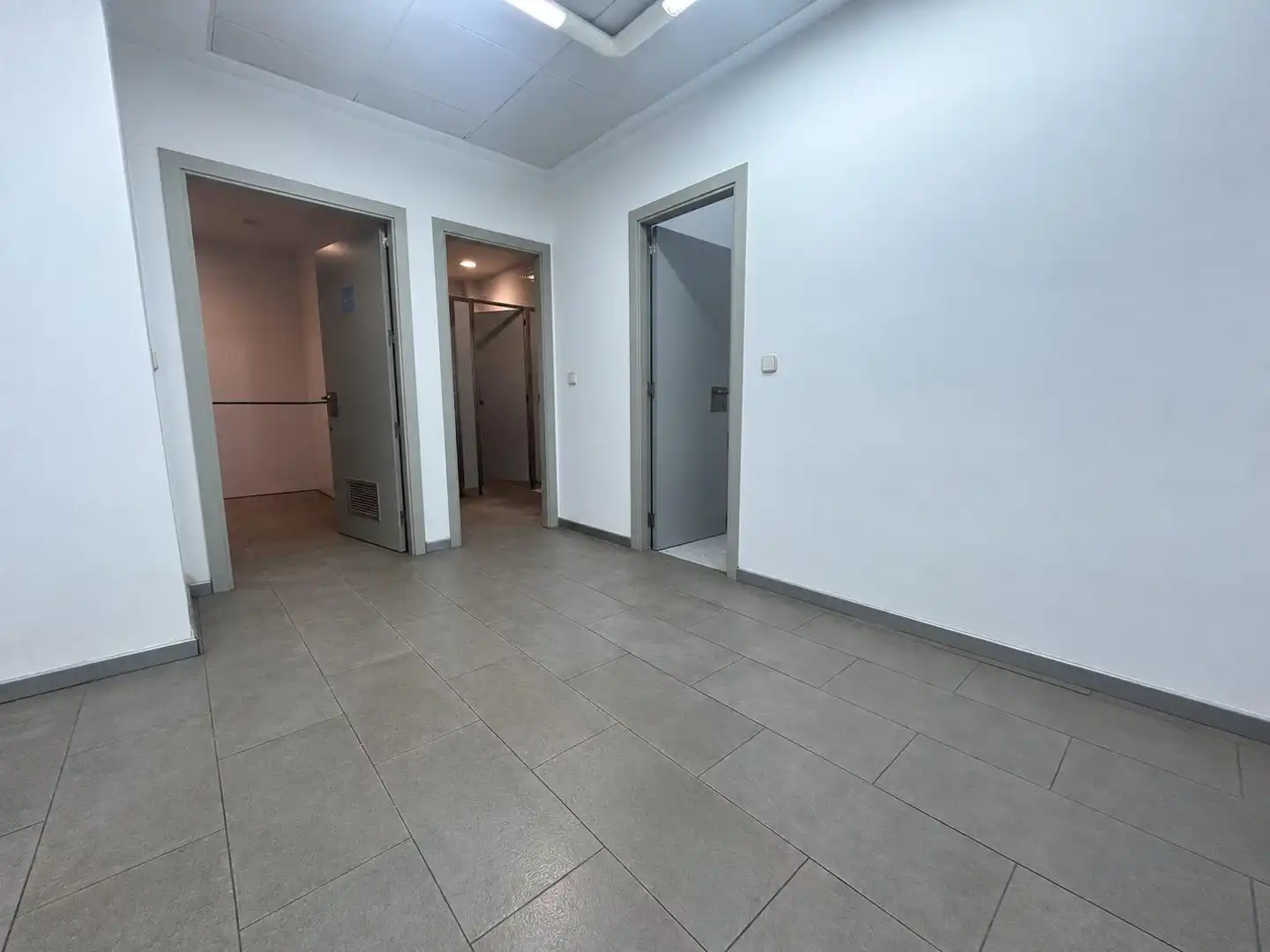 Local comercial en venda a Avenida BENITO PEREZ GALDOS 10, imagen 24