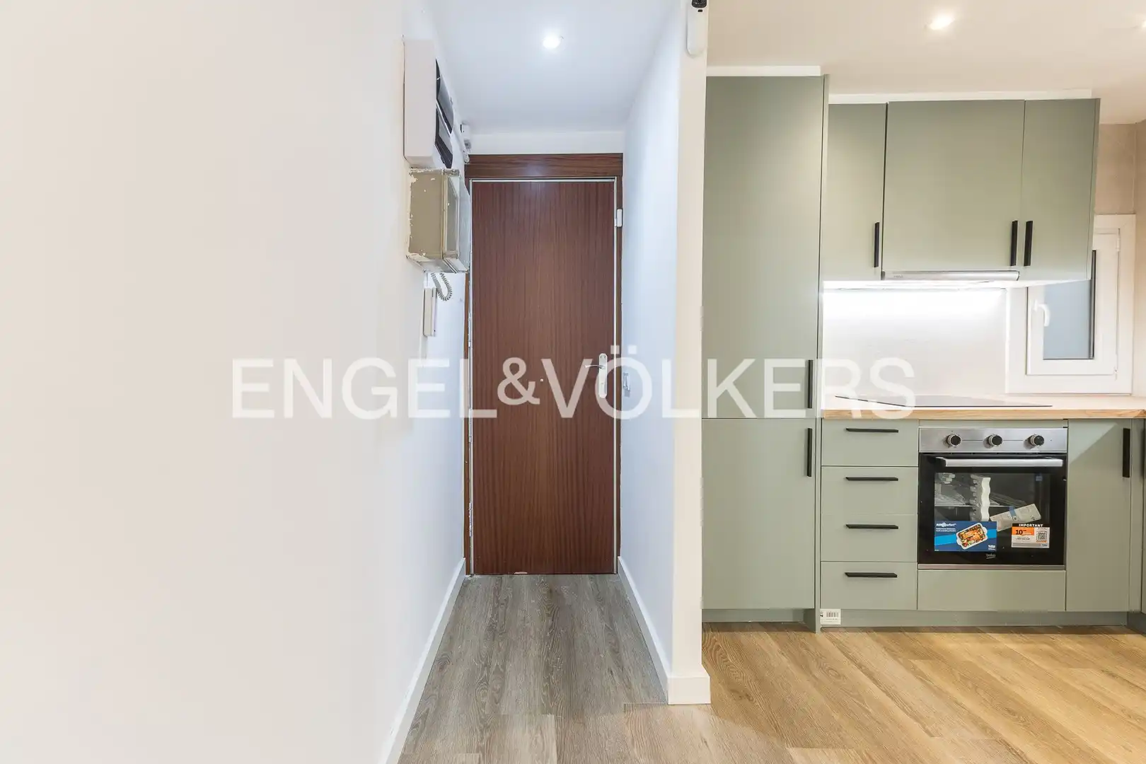 Flat for sale in L'Hospitalet de Llobregat  with Heating and Balcony