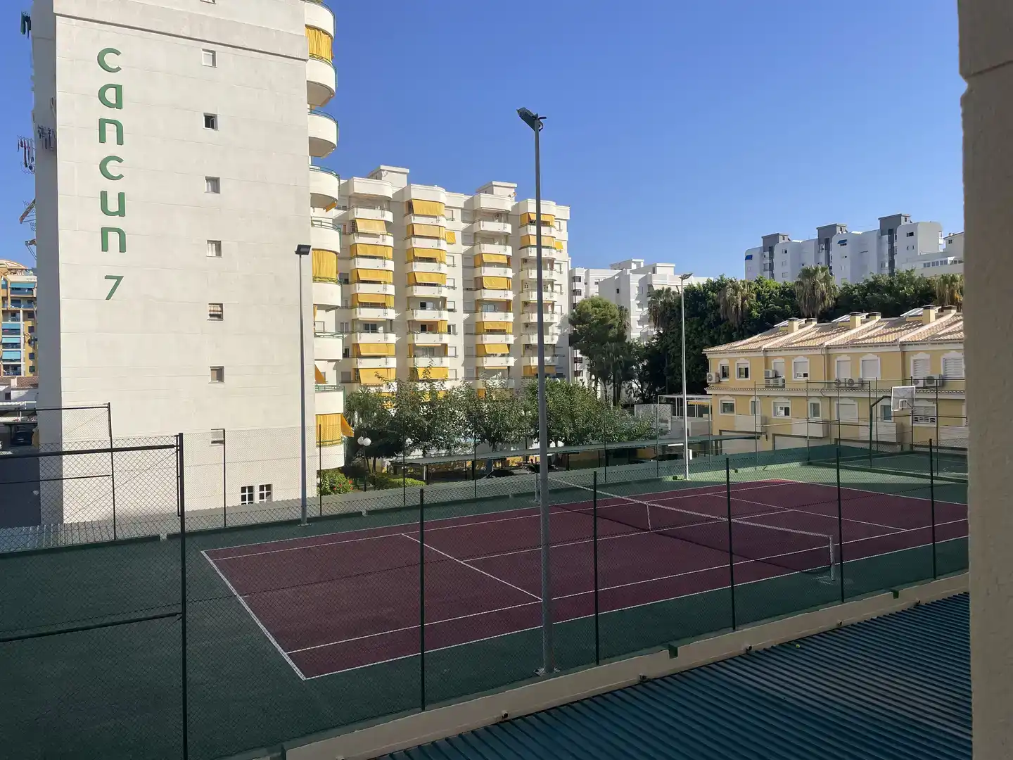 Vista exterior de Apartament en venda en Gandia amb Aire condicionat i Piscina