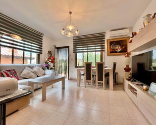 Sala d'estar de Casa o xalet en venda en Cornudella de Montsant amb Aire condicionat, Terrassa i Balcó