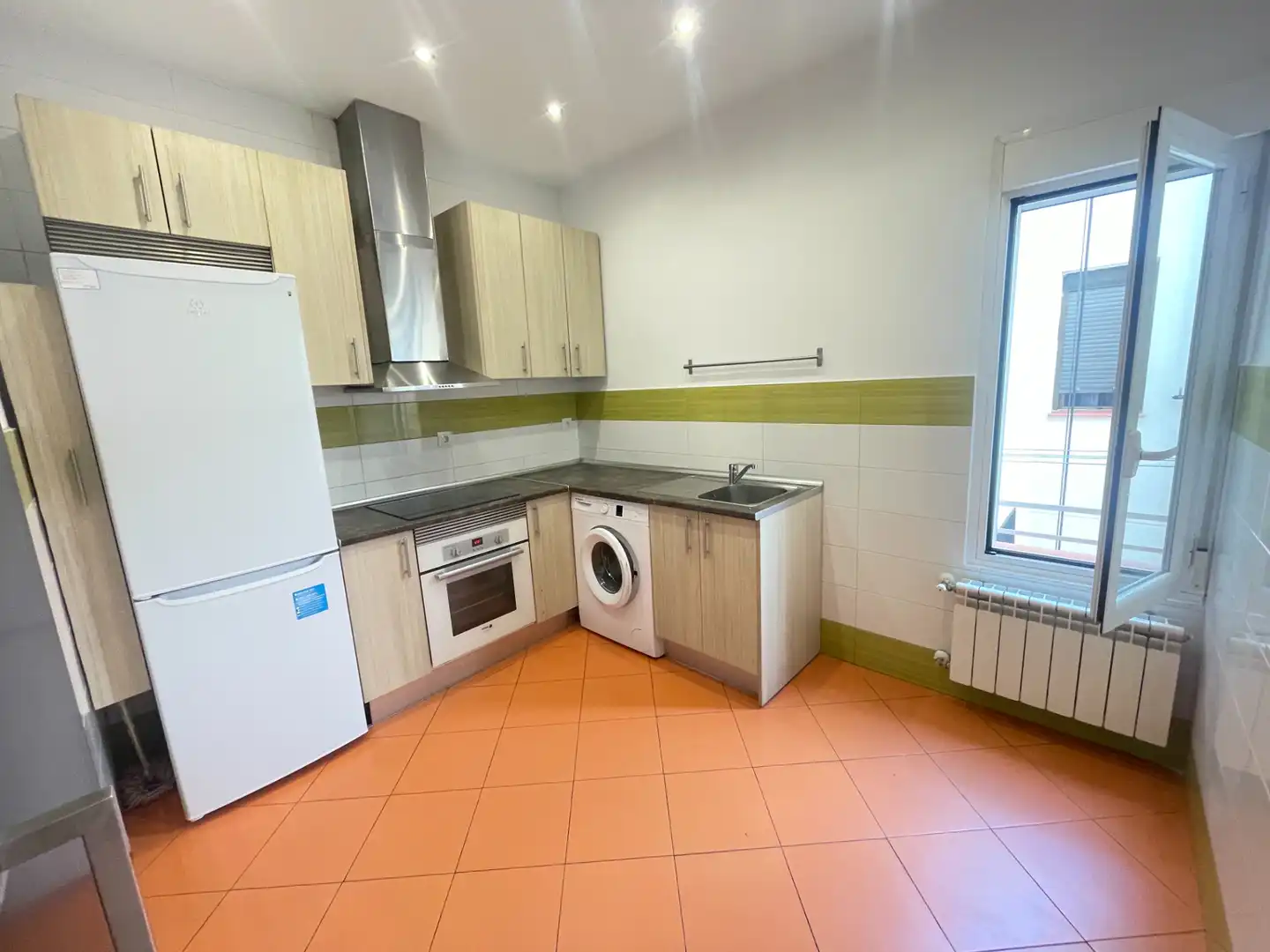 Cocina de Piso de alquiler en Madrid con Calefacción, Amueblado y Lavadora