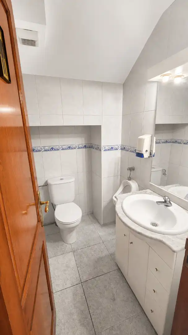 Baño de Dúplex en venta en La Bisbal d'Empordà con Terraza, Balcón y Internet