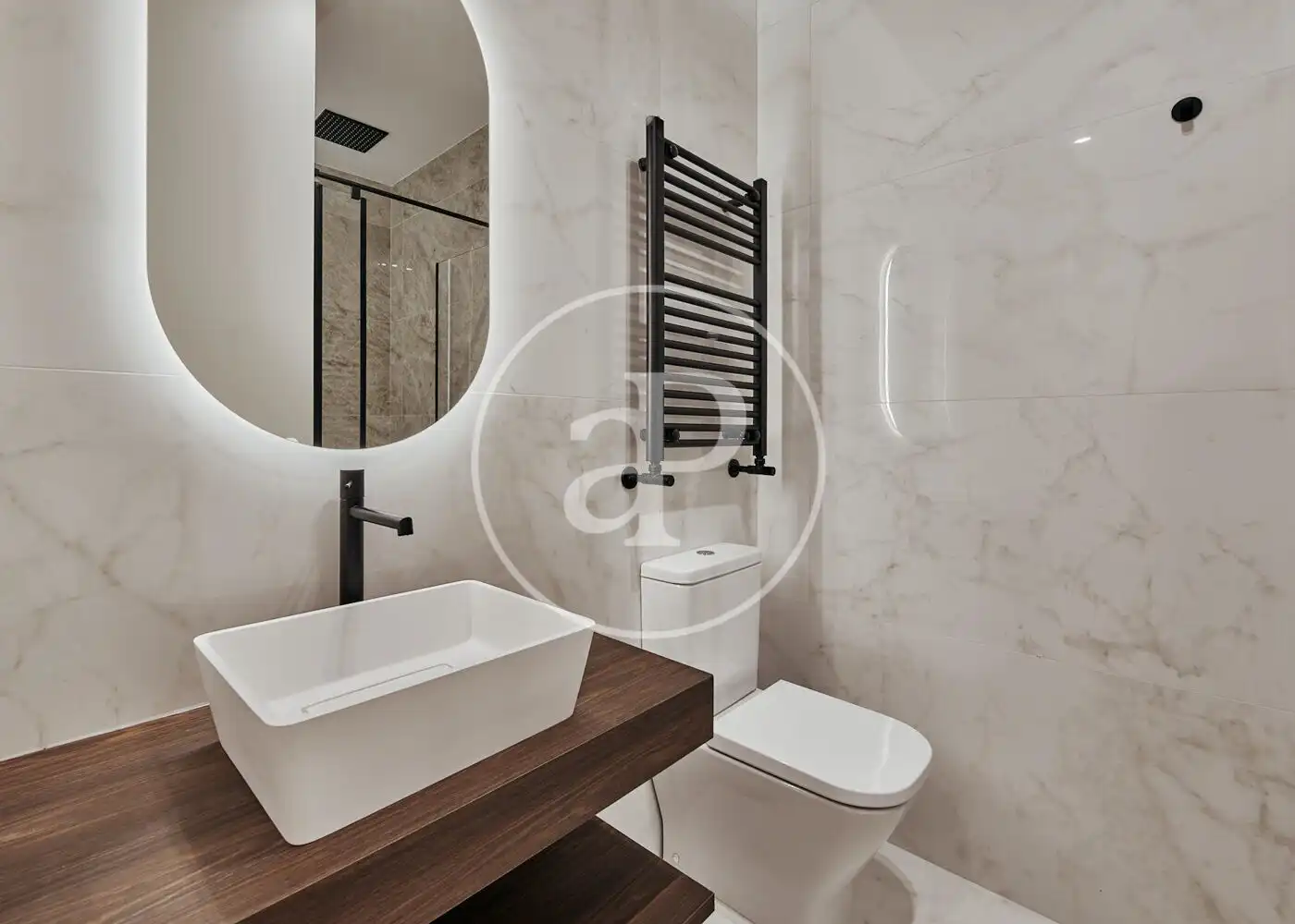 Badezimmer von Wohnung zum Verkauf in Madrid mit Klimaanlage, Heizung und Möbliert