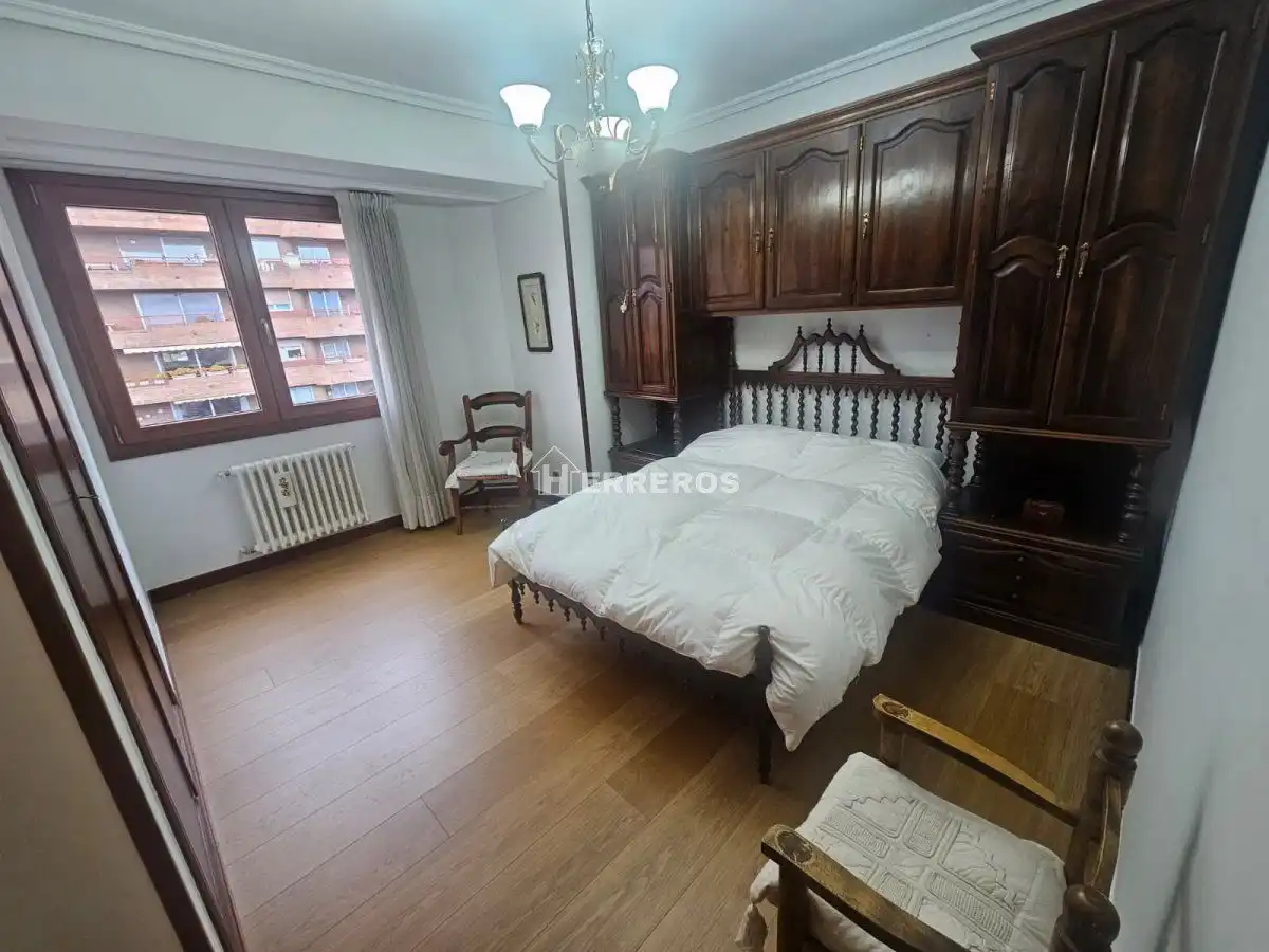 Bedroom of Flat for sale in  Logroño  with Heating, Terrace and Storage room