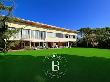 Casa con piscina en venta en El Mirador - La Cornisa