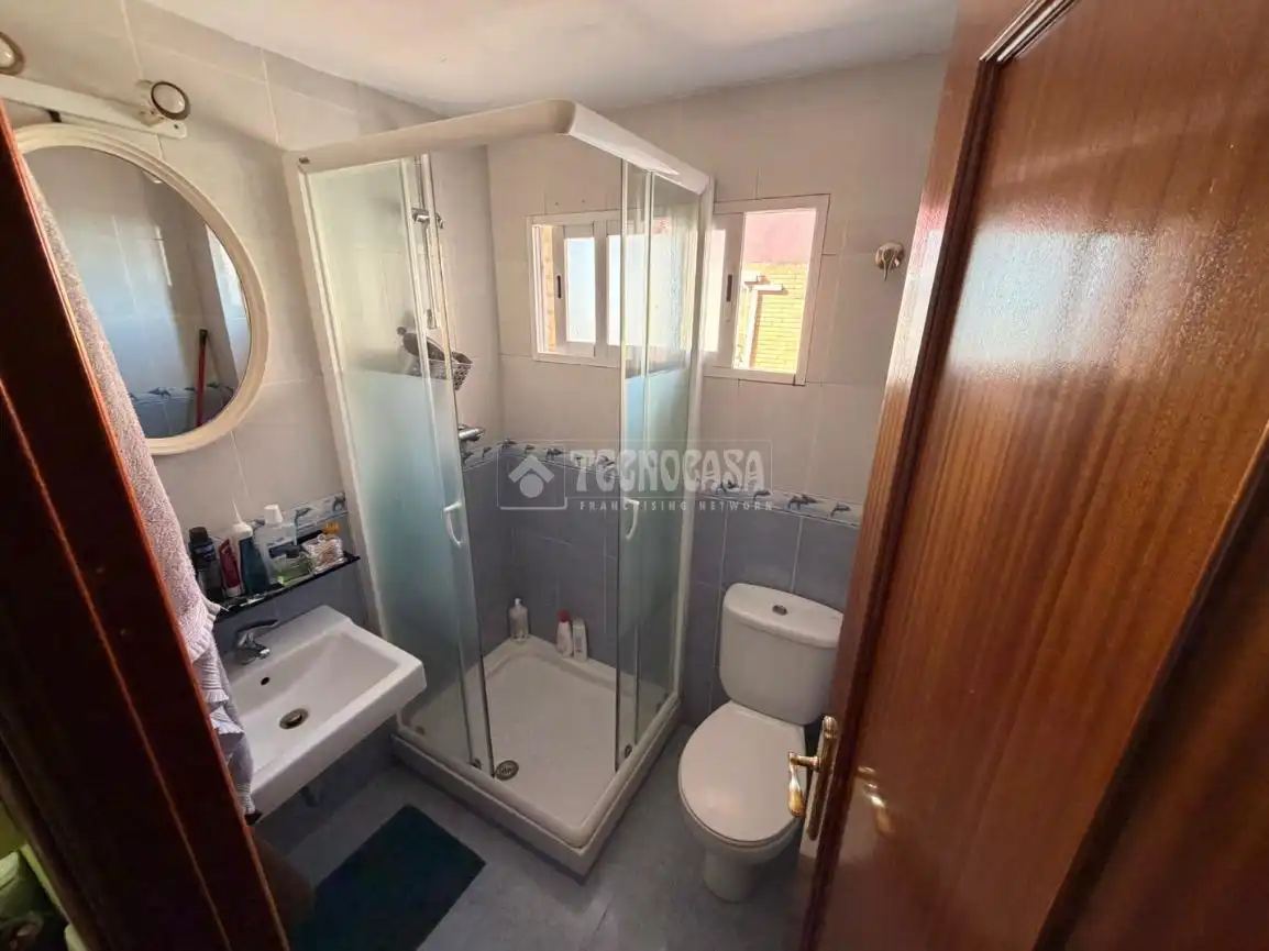Baño de Piso en venta en Madrid con Aire acondicionado, Calefacción y Piscina comunitaria