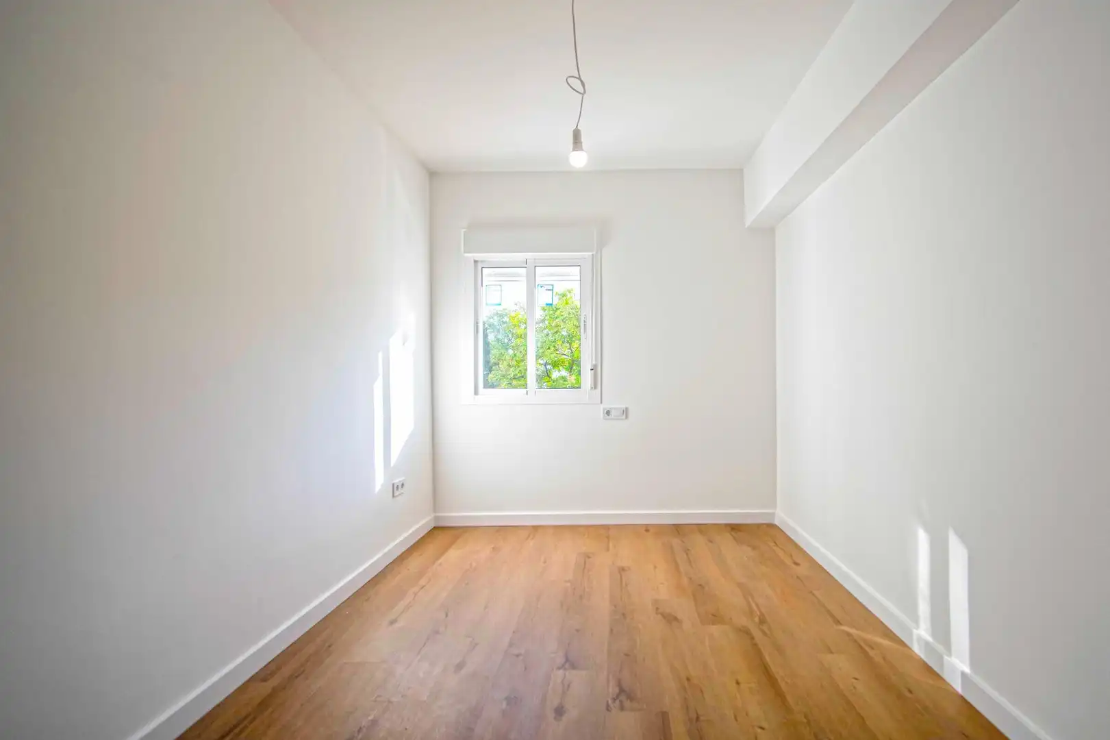 Bedroom of Flat for sale in Sevilla  with Air Conditioner