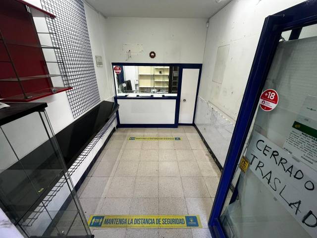 Local comercial en Alquiler en De Villacarriedo en Campamento