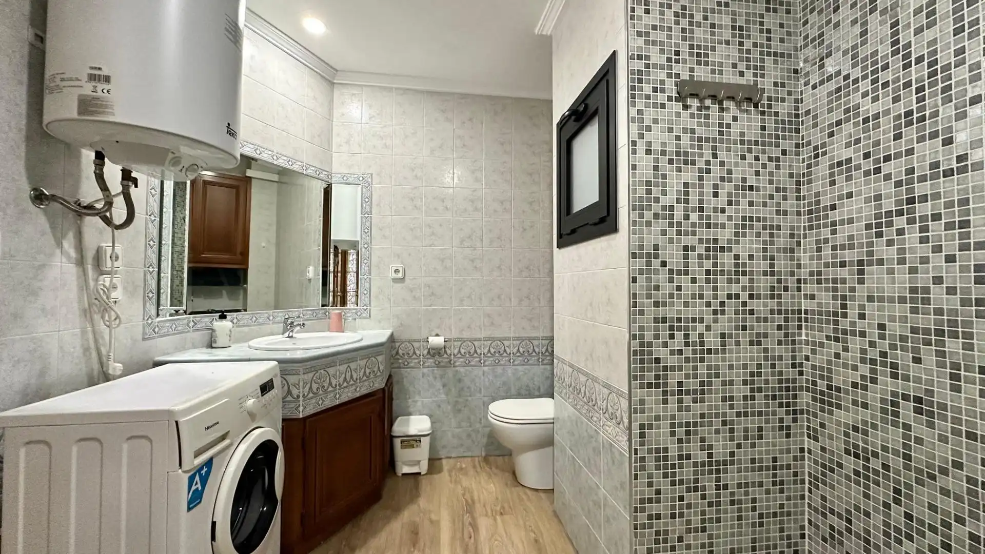 Bany de Apartament de lloguer en Alicante / Alacant amb Aire condicionat, Calefacció i Parquet