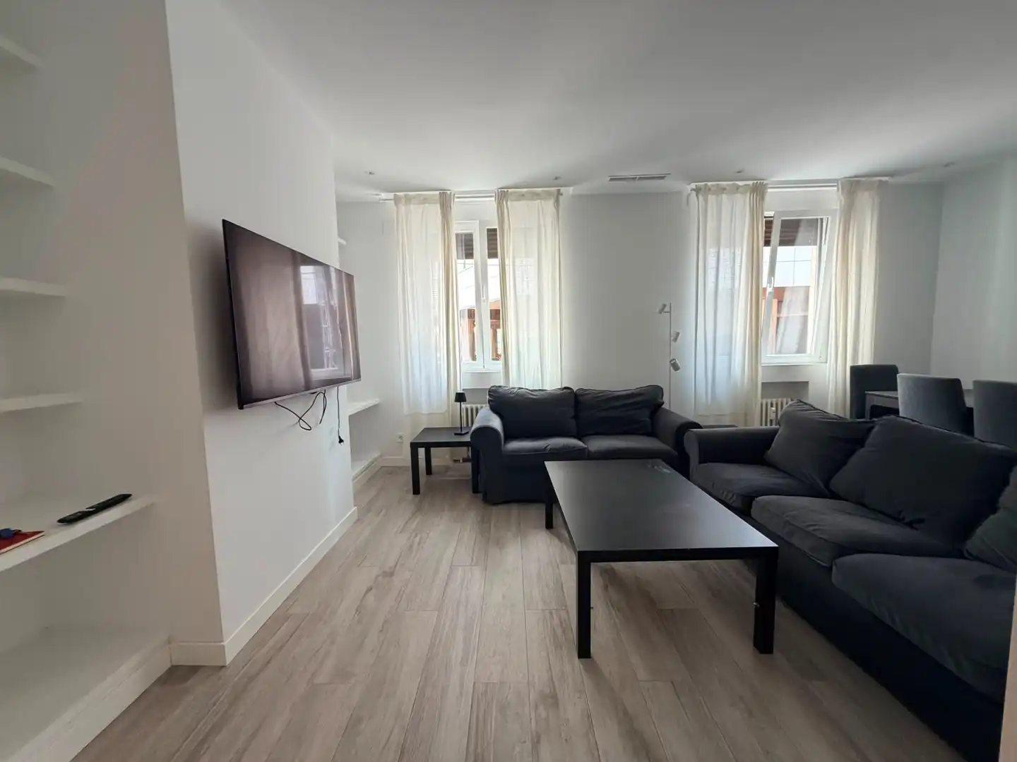 Living room of Flat for sale in Madrid  with Air Conditioner, Heating and Storage room