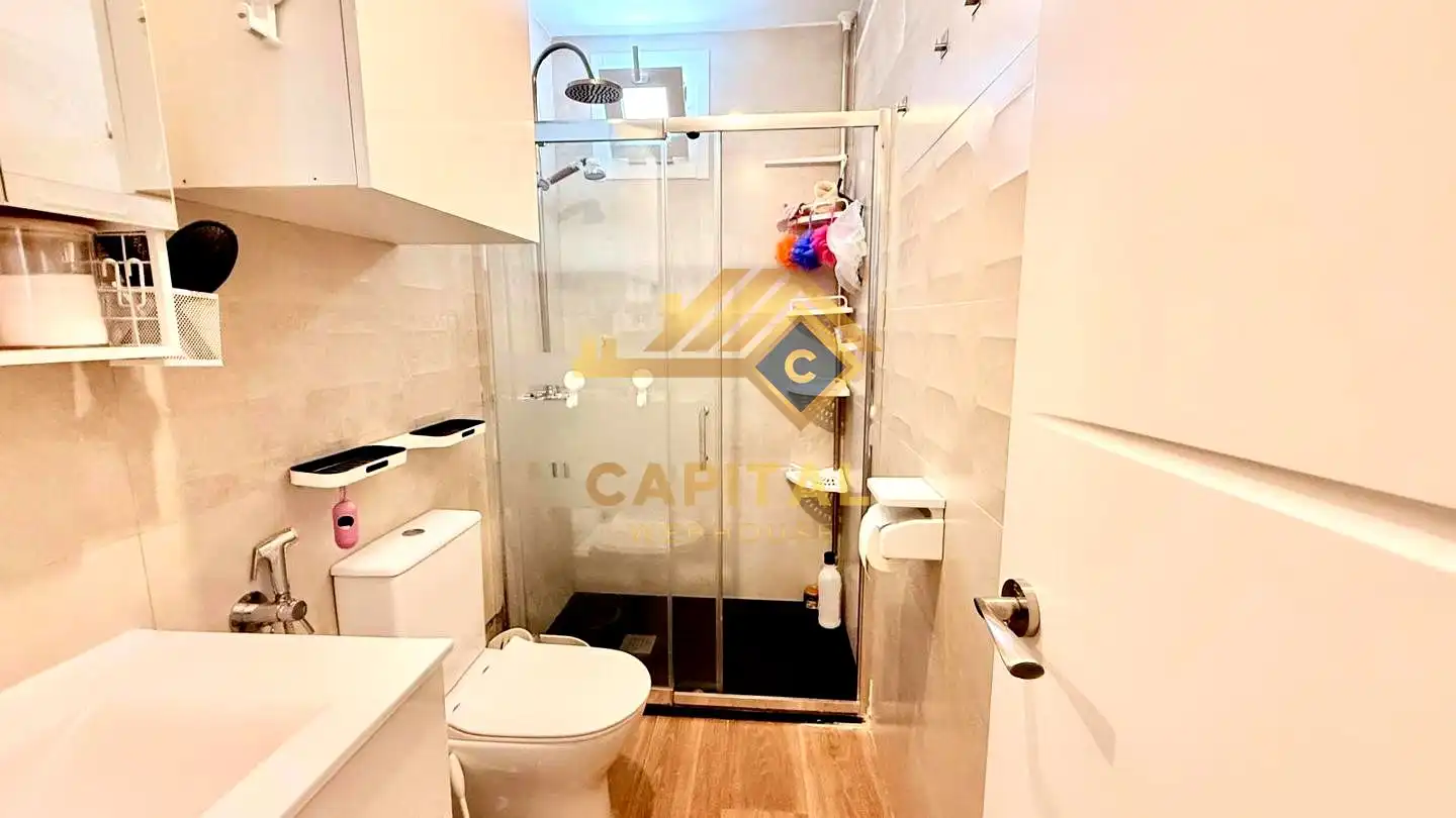 Bathroom of Flat for sale in Madrid  with Air Conditioner, Heating and Balcony