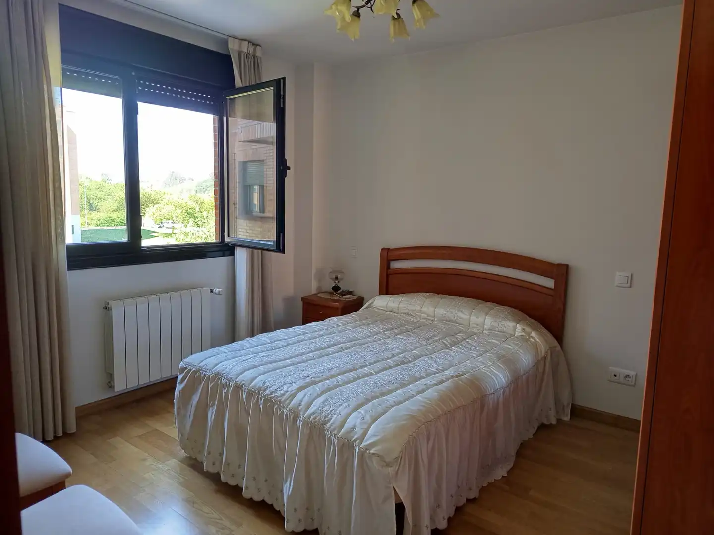 Schlafzimmer von Wohnung zur Miete in Gijón  mit Heizung, Terrasse und Abstellraum