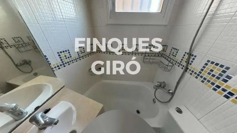 Flat for sale in JOSEP CARNER, L'Estany