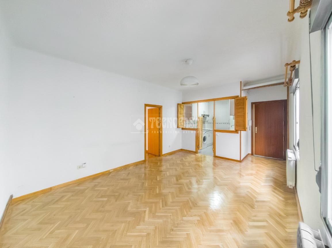 Bedroom of Flat for sale in  Madrid Capital  with Heating and Parquet flooring