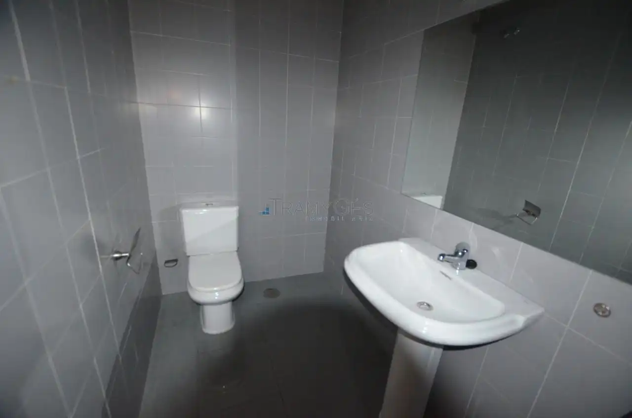 Badezimmer von Geschaftsraum zur Miete in Tomiño mit Klimaanlage