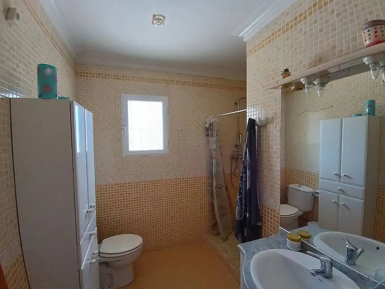 Baño de Casa adosada en venta en Vilallonga / Villalonga con Terraza y Amueblado