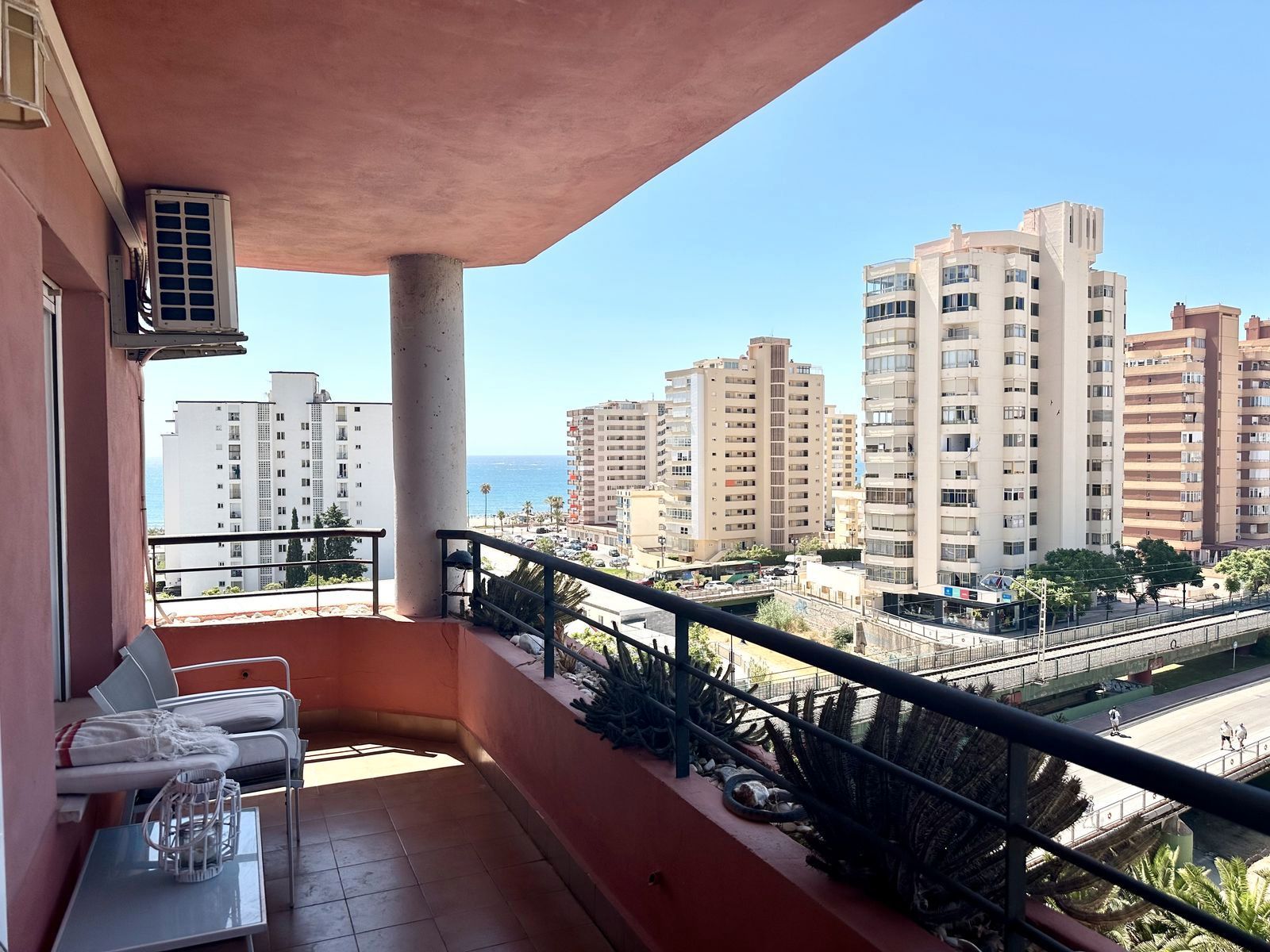 Vista exterior de Apartament en venda en Fuengirola amb Aire condicionat, Terrassa i Moblat