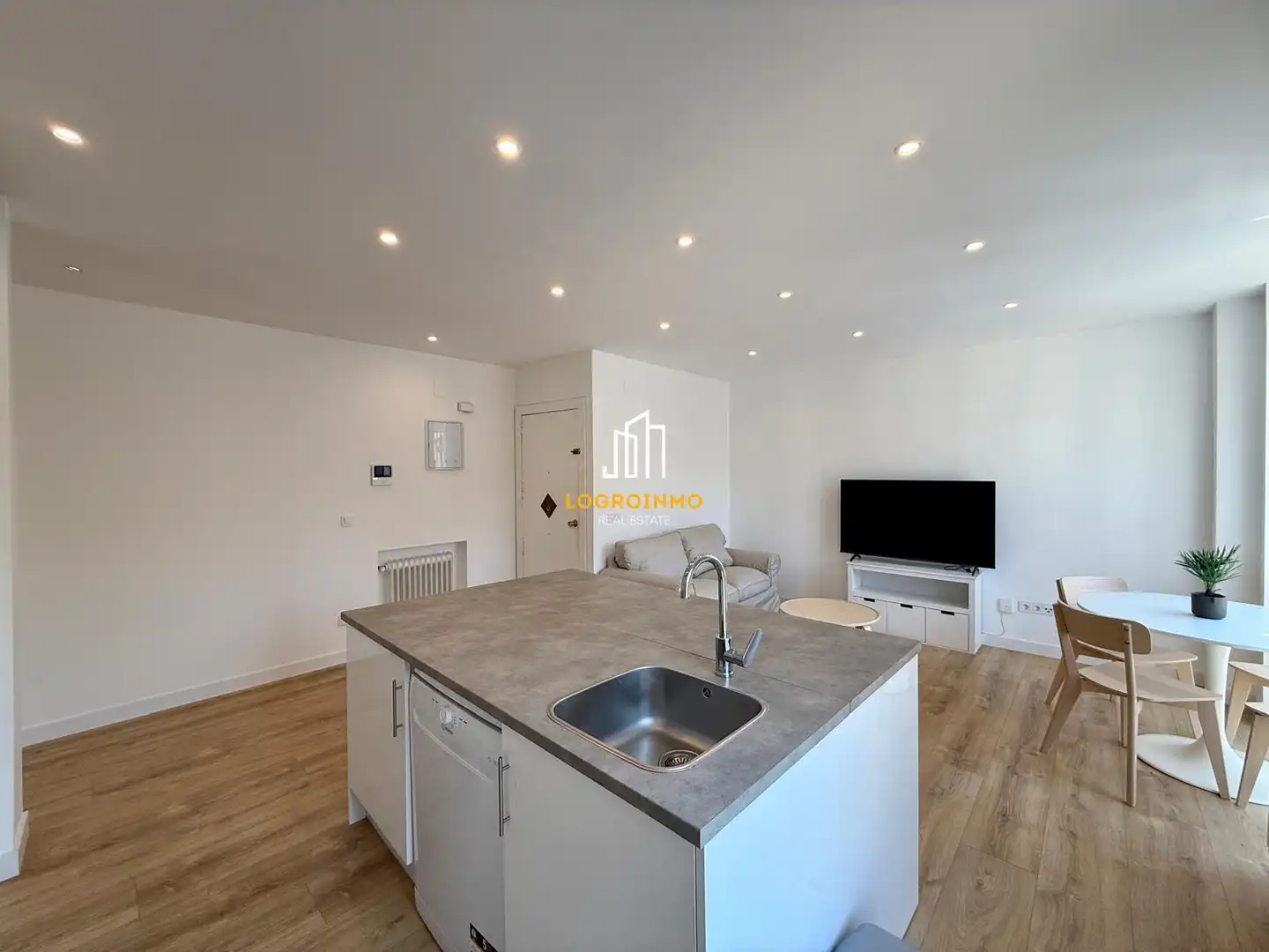 Habitación de Piso de alquiler en  Logroño con Calefacción y Balcón