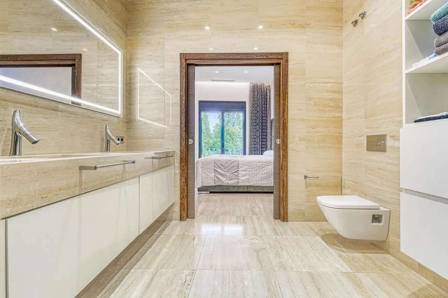Bathroom of Houses for sale in Figueres  with Private garden, Terrace and Swimming Pool